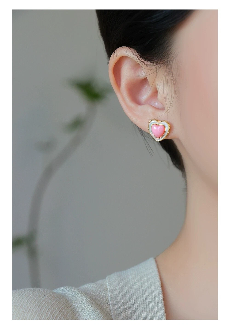 Natural Queen Conch pearl stud earrings